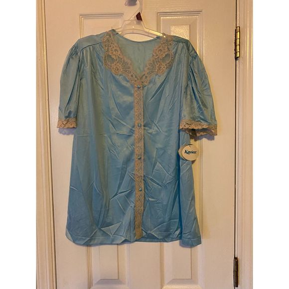 Vintage NWT Kayser Light Blue Pajama Top with Lace Accents Size Large - Picture 1 of 9